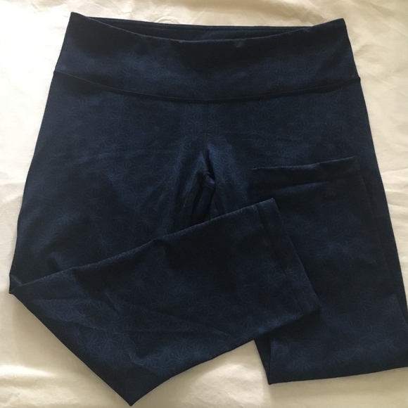 lululemon athletica Pants - Lululemon athletica size 8 blue/black 23" crops